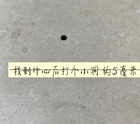 鹿寨瓷砖空鼓维修公司专业解答在瓷砖铺贴过程中，如果砂料搅拌不均匀，将会带来以下问题