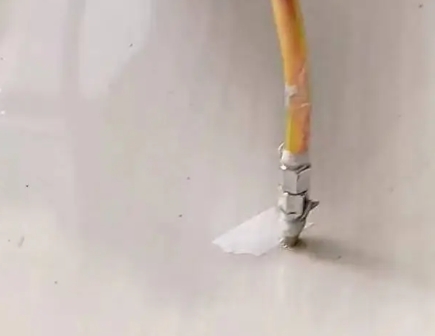 鹿寨瓷砖空鼓维修公司专业解答在瓷砖铺贴过程中，如果使用的砂料过粗（如全部使用了粗砂），可能会导致以下问题